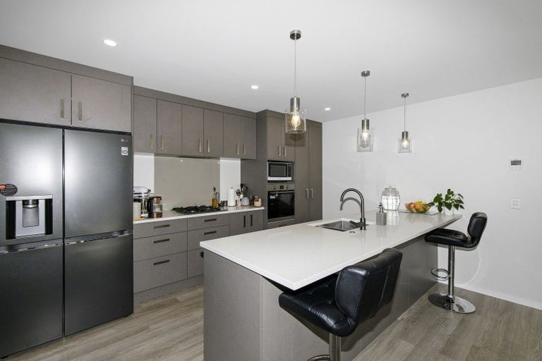 Photo of property in 21 Thornbury Lane, Timberlea, Upper Hutt, 5018