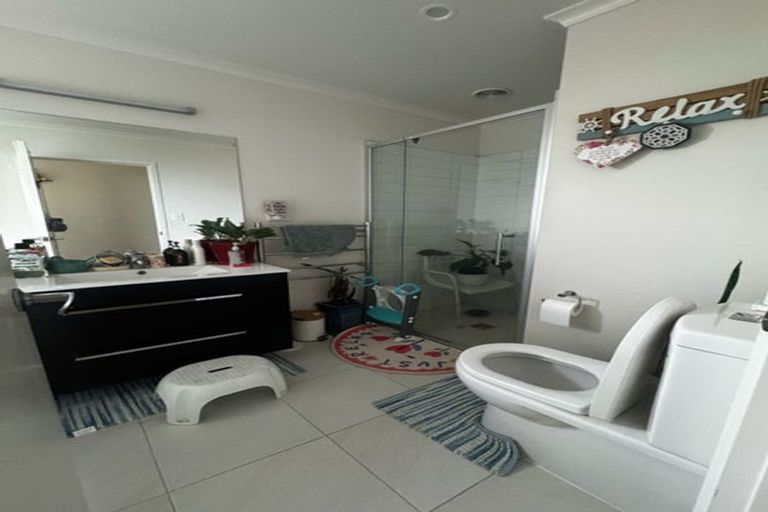 Photo of property in 3 Opouatu Avenue, Glenbrook, 2681