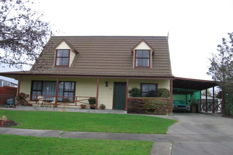 Photo of property in 9 Cumberland Place, Kelvin Grove, Palmerston North, 4414