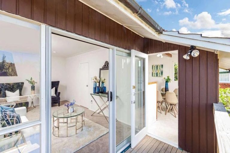 Photo of property in 2/18 Fowler Street, Northcote, Auckland, 0627