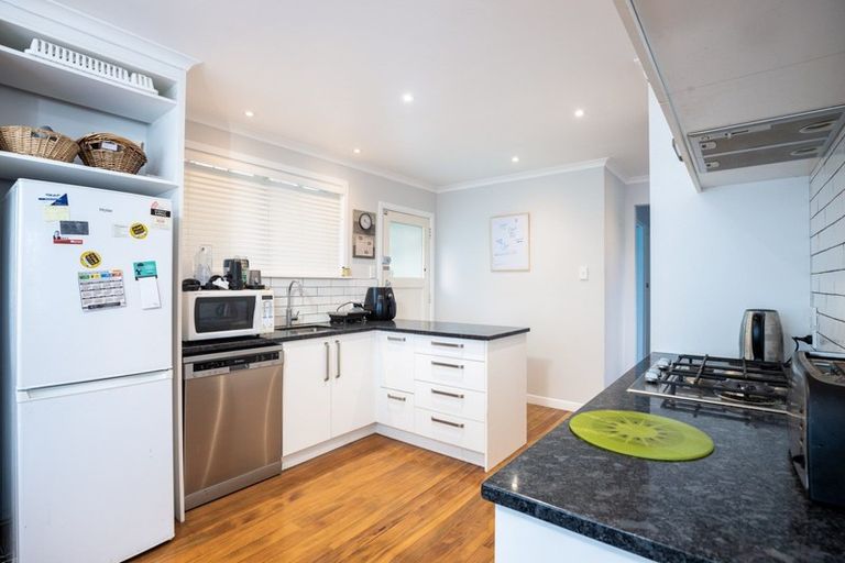 Photo of property in 6 Sardinha Place, Marfell, New Plymouth, 4310