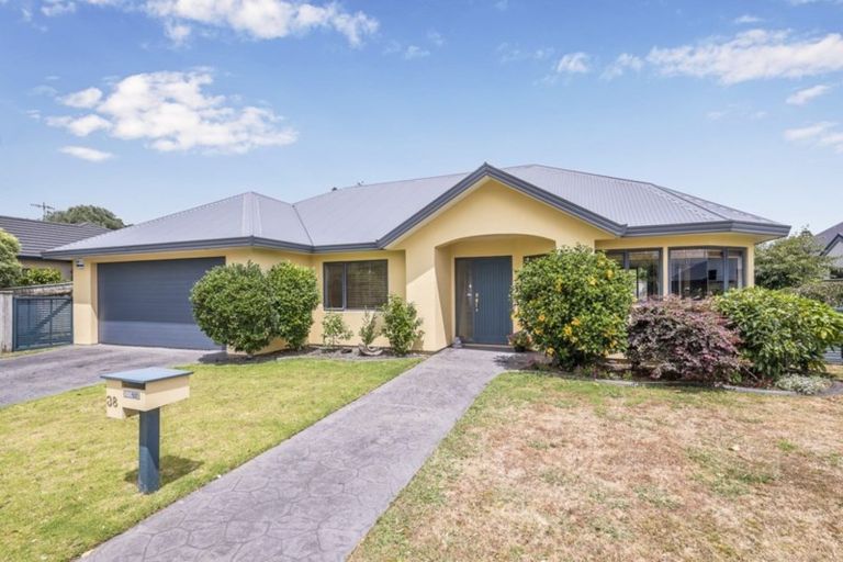 Photo of property in 38 Lorna Irene Drive, Raumati South, Paraparaumu, 5032