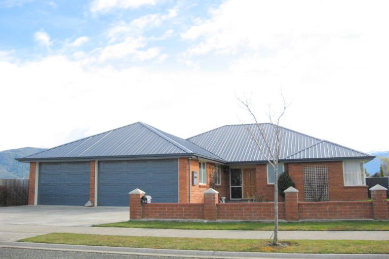 Photo of property in 14 Lawson Burrows Crescent, Te Anau, 9600