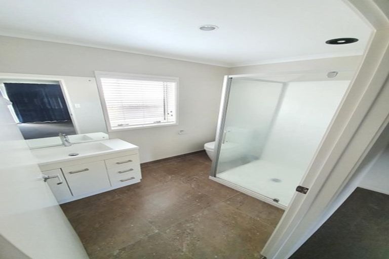 Photo of property in 7 Cooladerry Place, Rosehill, Papakura, 2113