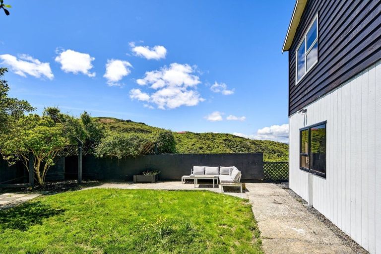 Photo of property in 16b Fernhaven Grove, Newlands, Wellington, 6037