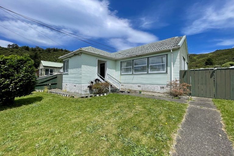 Photo of property in 5 Ingram Street, Naenae, Lower Hutt, 5011