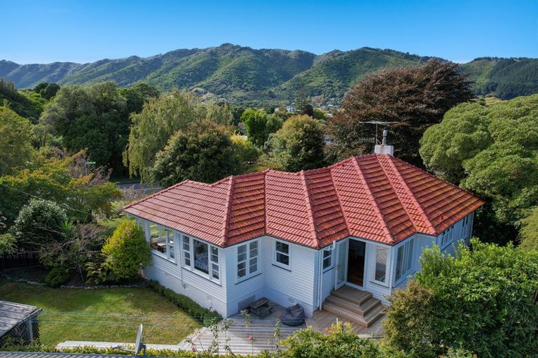 Photo of property in 2 Kohekohe Road, Waikanae, 5036