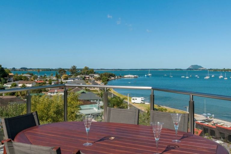 Photo of property in 53 Omokoroa Road, Omokoroa, 3114