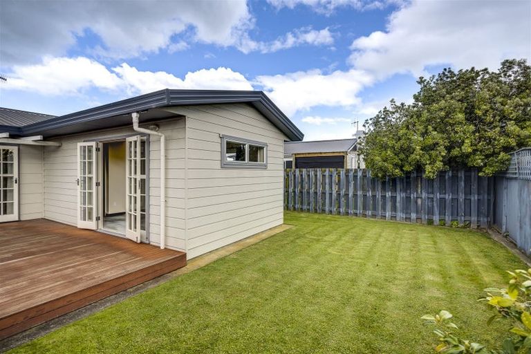 Photo of property in 2a Chester Place, Taradale, Napier, 4112