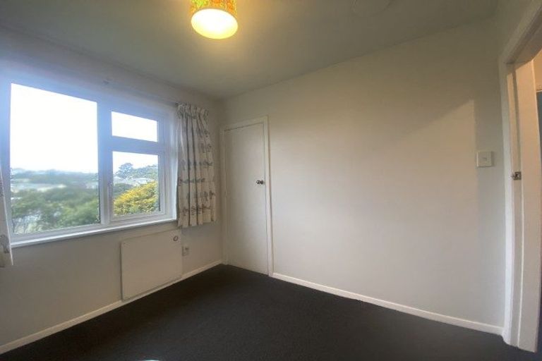 Photo of property in 68 Glanmire Road, Newlands, Wellington, 6037