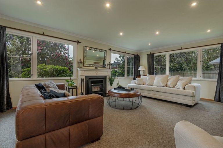 Photo of property in 1 Athlone Place, Hokowhitu, Palmerston North, 4410