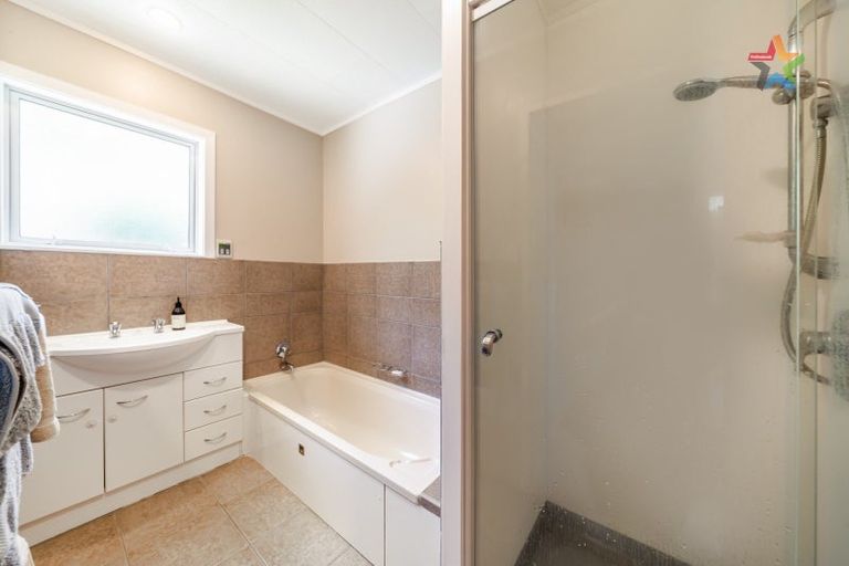 Photo of property in 4 Tarras Grove, Kelson, Lower Hutt, 5010