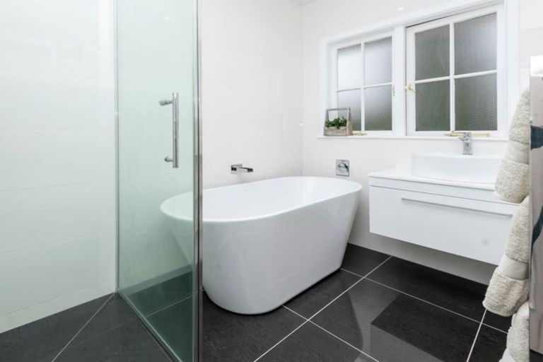 Photo of property in 24 Cheriton Road, Mellons Bay, Auckland, 2014