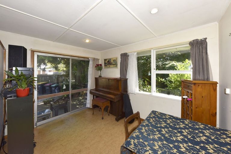Photo of property in 24 La Perouse Place, Northcote, Christchurch, 8052