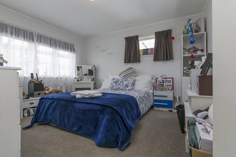 Photo of property in 18 School Road, Riverhead, 0820