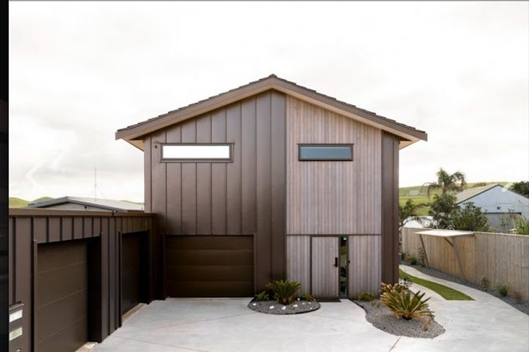 Photo of property in 31 Sea View Road, Baylys Beach, Dargaville, 0377