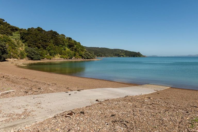 Photo of property in 250 Paroa Bay Road, Russell, 0272