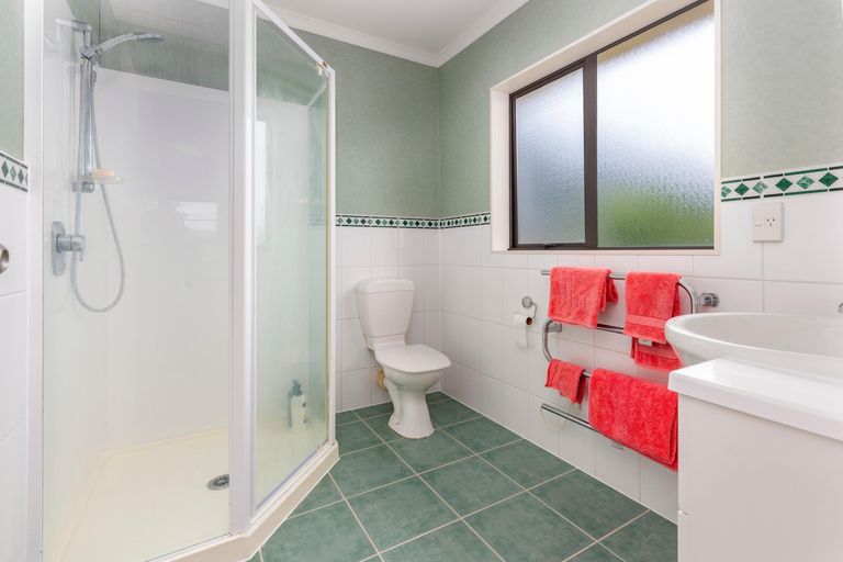 Photo of property in 112 Butcher Road, Pukekohe, 2120
