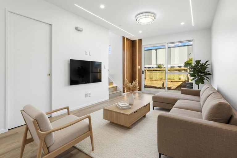 Photo of property in 2a Feasegate Street, Manurewa, Auckland, 2102