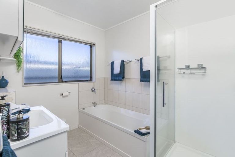 Photo of property in 1/218 Centreway Road, Orewa, 0931