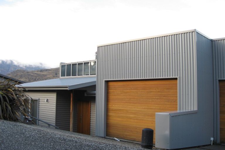 Photo of property in 9 Stone Ridge Place, Queenstown, 9300