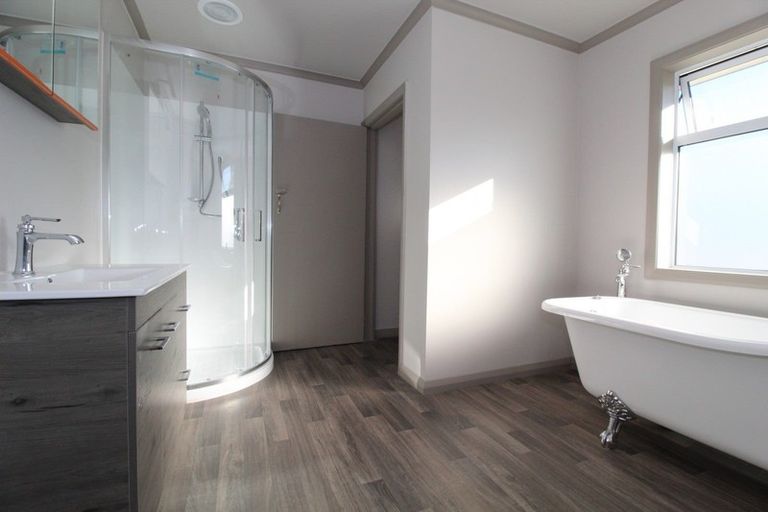 Photo of property in 30 Timaru Road, Waimate, 7924