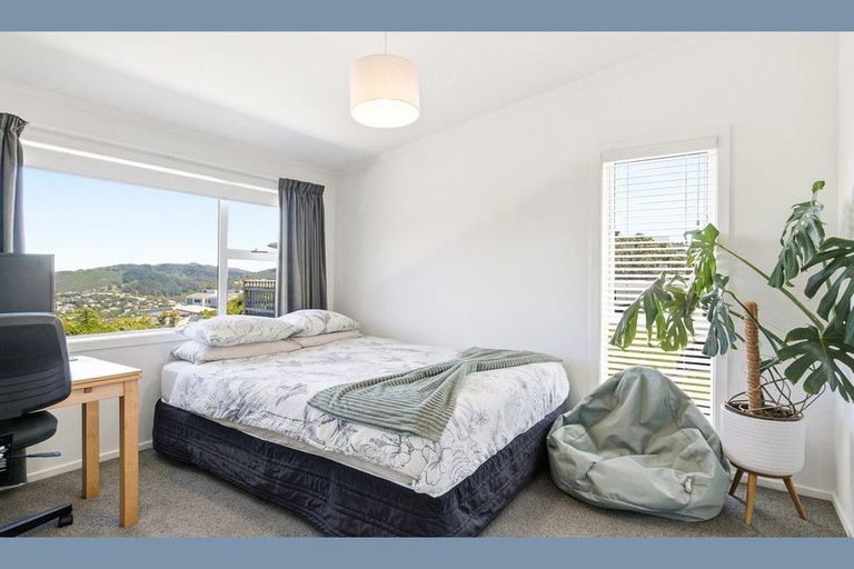 Photo of property in 12 Middlesex Place, Northland, Wellington, 6012