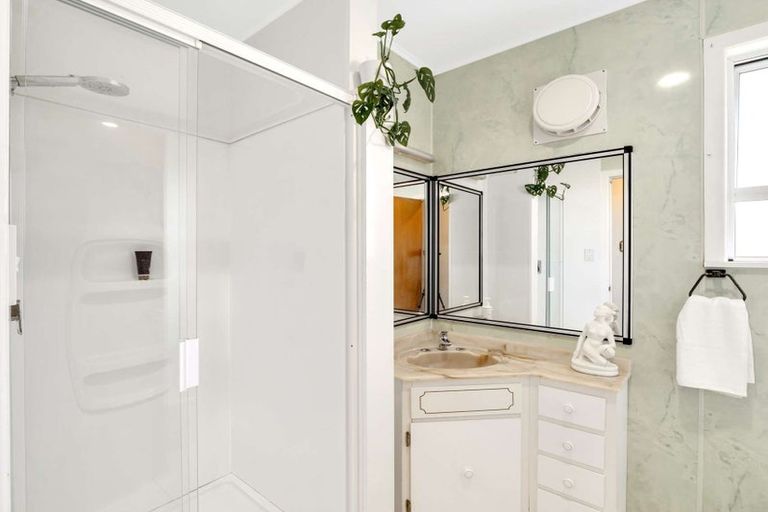 Photo of property in 53 Hartley Terrace, Massey, Auckland, 0614