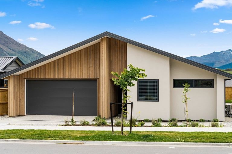 Photo of property in 26 Muster Road, Jacks Point, 9371