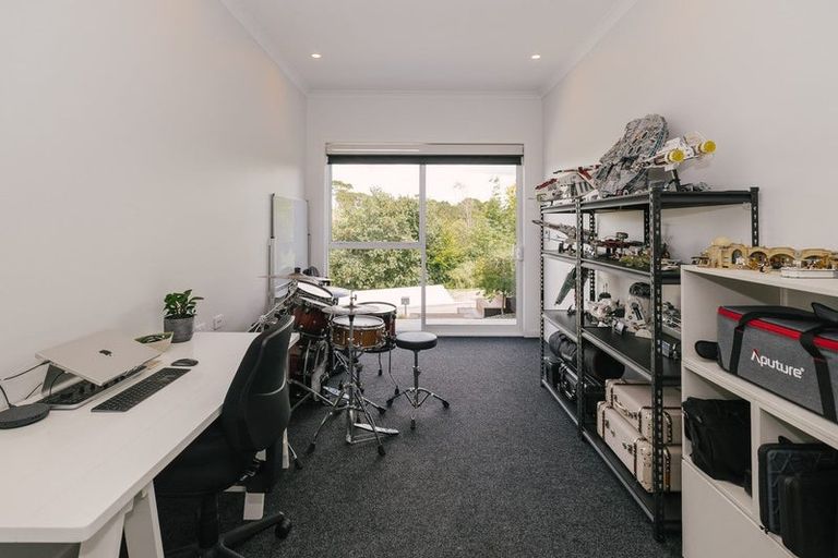 Photo of property in 22a La Lena Grove, Fitzherbert, Palmerston North, 4410