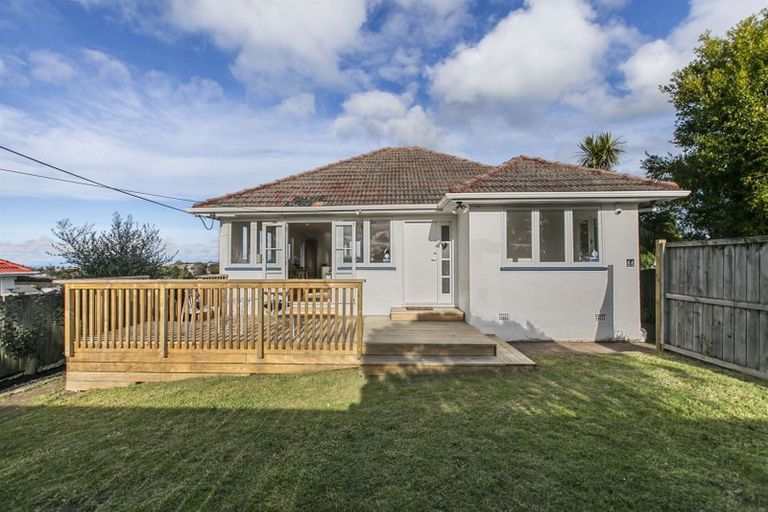 Photo of property in 1/35 Verran Road, Birkenhead, Auckland, 0626