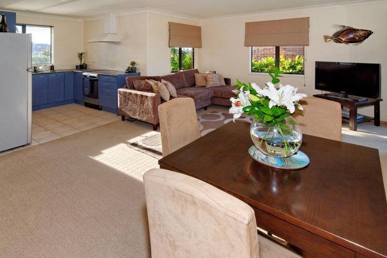 Photo of property in 62a Hutchinson Avenue, New Lynn, Auckland, 0600