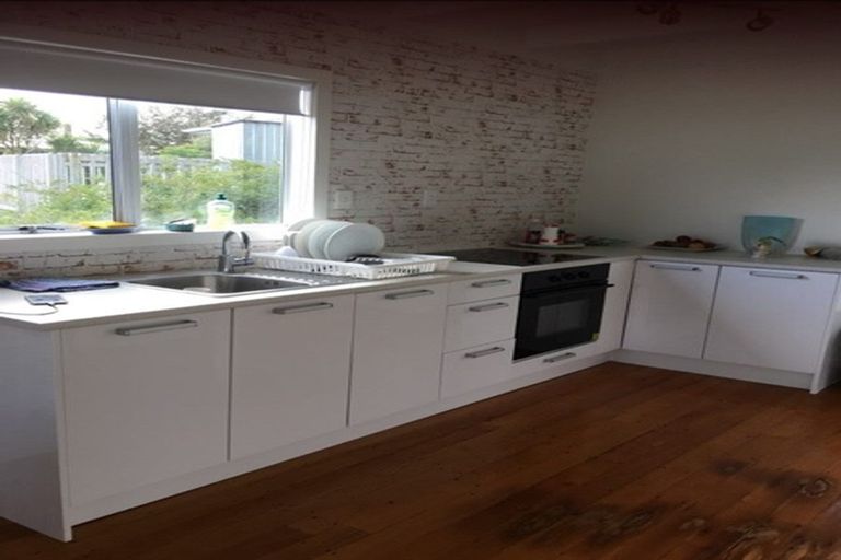 Photo of property in 37 Makiri Street, Helensville, 0800