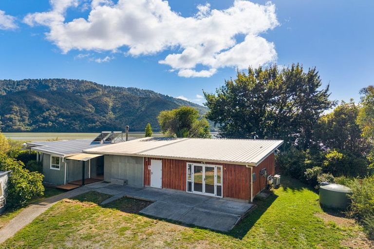 Photo of property in 948 Queen Charlotte Drive, Linkwater, Picton, 7281
