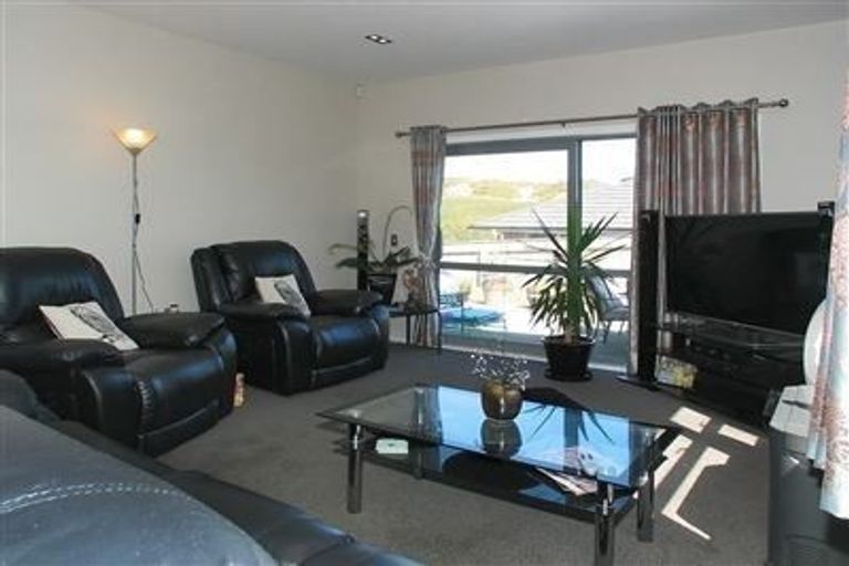 Photo of property in 4 Kaimai Place, Aotea, Porirua, 5024