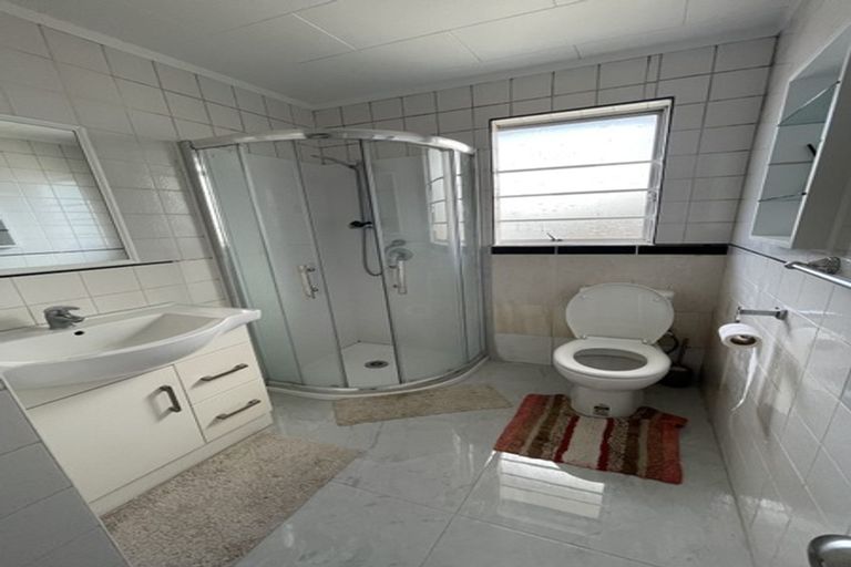 Photo of property in 14b Pipitea Place, Massey, Auckland, 0614