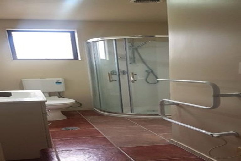 Photo of property in 52 Woodbank Drive, Glen Eden, Auckland, 0602