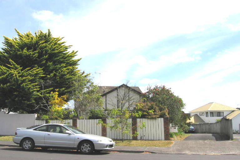 Photo of property in 2/10 Centorian Drive, Windsor Park, Auckland, 0632