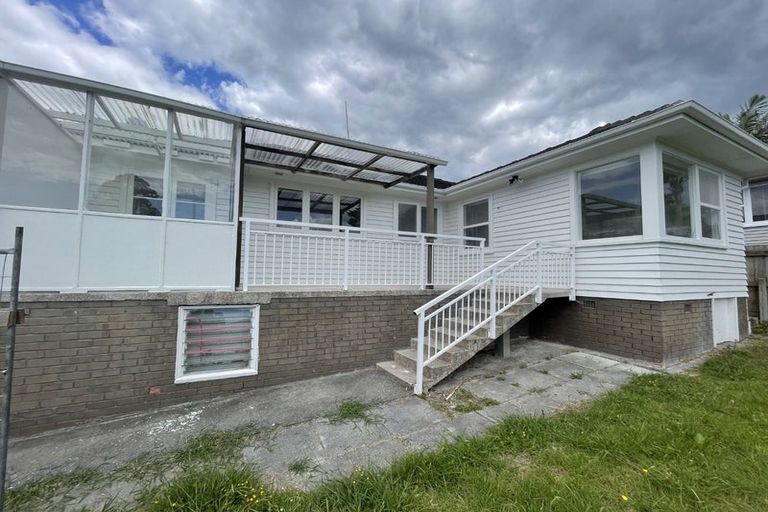 Photo of property in 16 Covil Avenue, Te Atatu South, Auckland, 0610