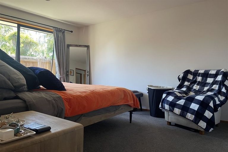 Photo of property in 11a Barnes Road, Redwood, Christchurch, 8051