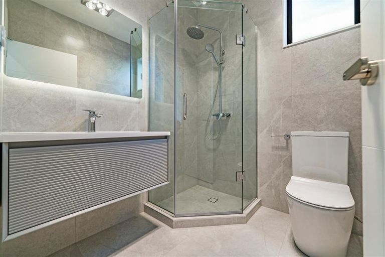 Photo of property in 36 Whakairo Crescent, Gulf Harbour, Whangaparaoa, 0930