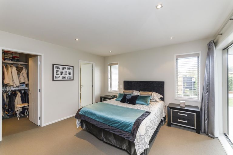 Photo of property in 2 Grand Oaks Drive, Awapuni, Palmerston North, 4412