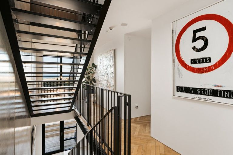 Photo of property in 212 Marine Parade, Mount Maunganui, 3116