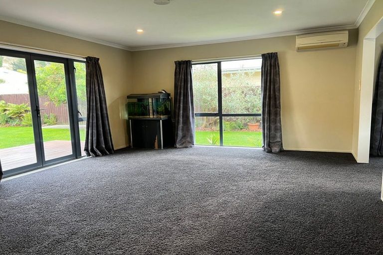 Photo of property in 11 Stedley Place, Heathcote Valley, Christchurch, 8022