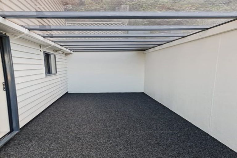 Photo of property in 140 Glanmire Road, Newlands, Wellington, 6037