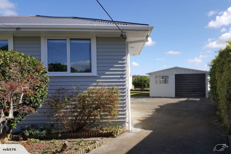 Photo of property in 10 Peters Avenue, Cloverlea, Palmerston North, 4412