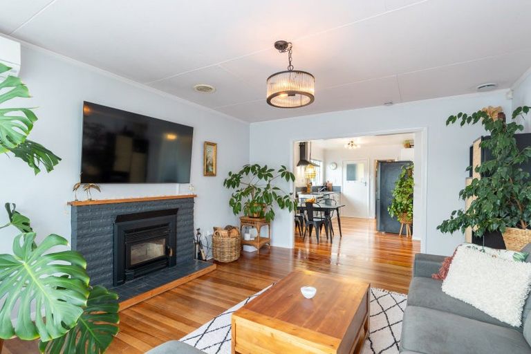 Photo of property in 27 Amundsen Grove, Stokes Valley, Lower Hutt, 5019