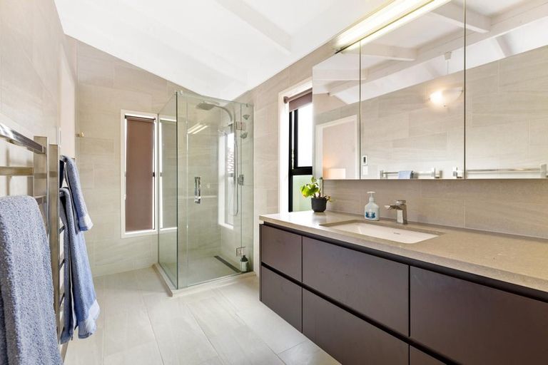 Photo of property in 22 Matuhi Rise, Henderson, Auckland, 0612