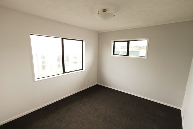 Photo of property in 87 Hillcrest Drive, Kelvin Grove, Palmerston North, 4414