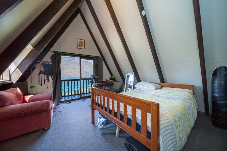 Photo of property in 6a Williams Street, Sunshine Bay, Queenstown, 9300